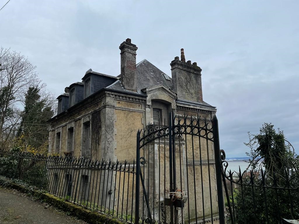 https://rehost.diberie.com/Picture/Get/f/156851