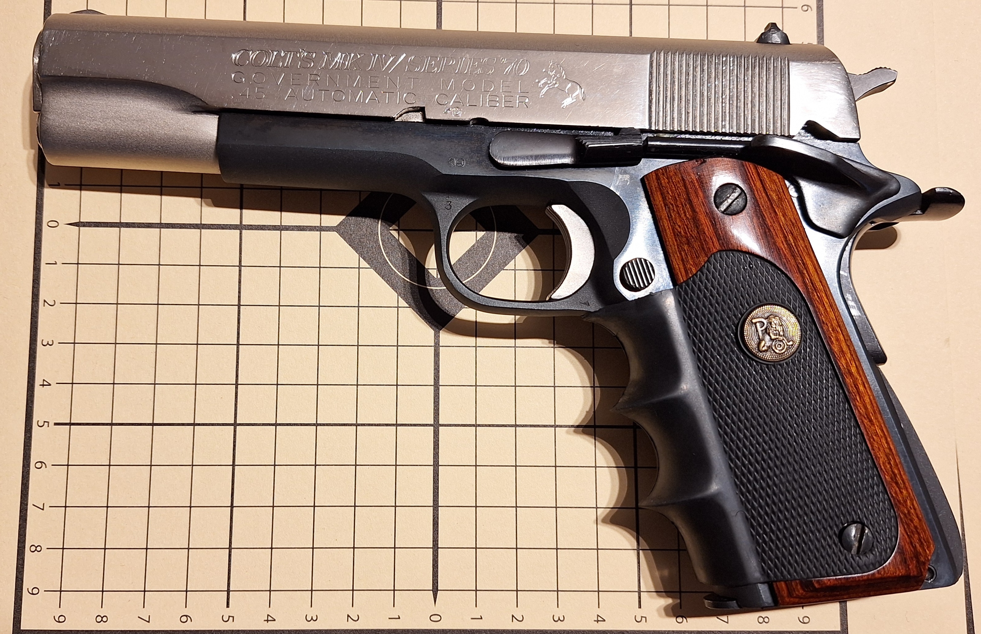 Colt 1911 bicolore produit avec... 2 années de fabrication 308308