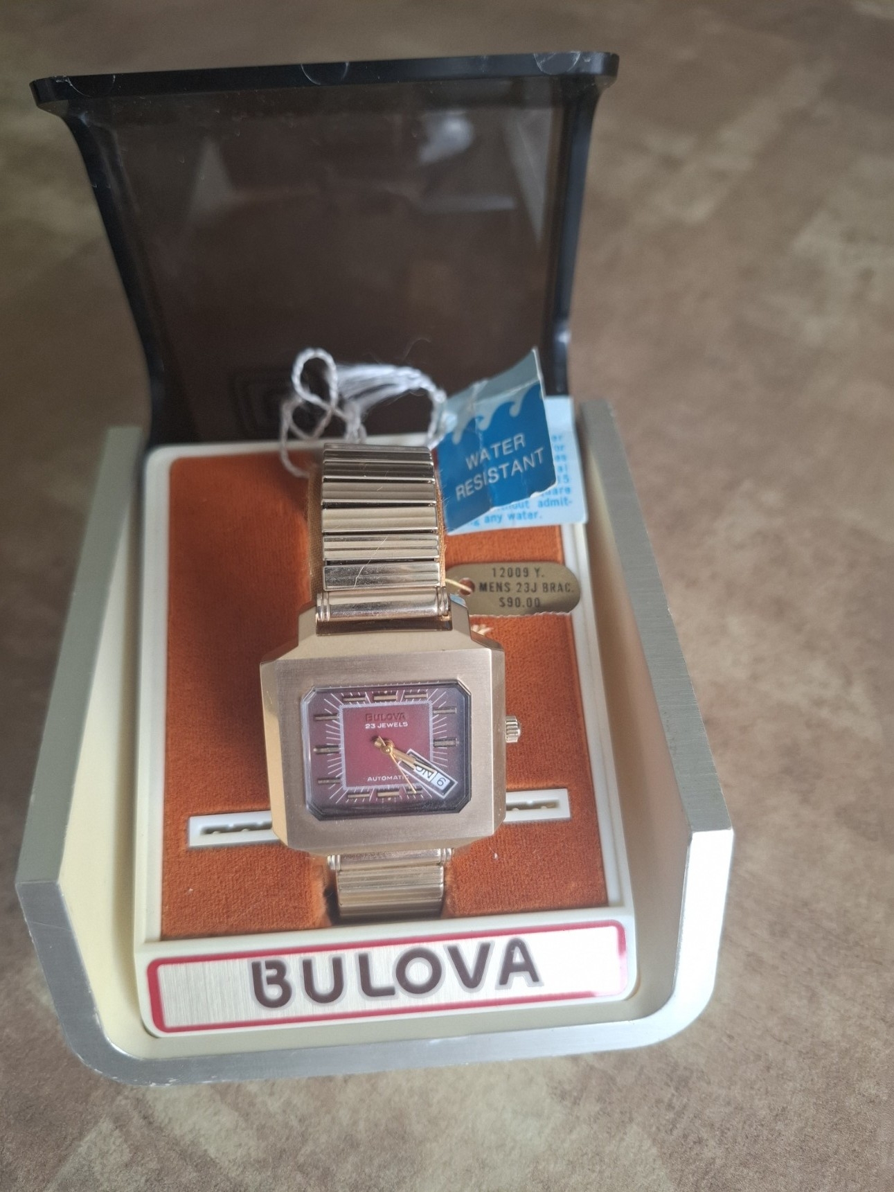 Une Bulova neuve de stock 541827
