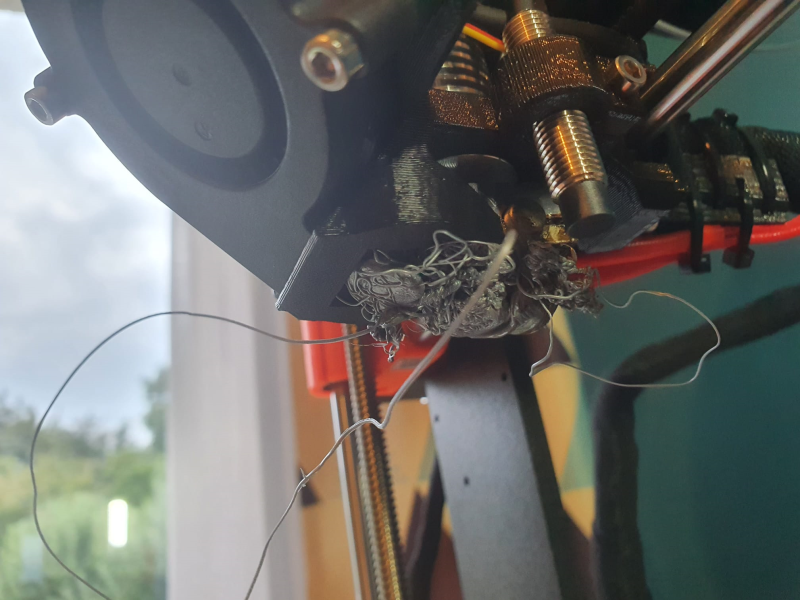 Filament collé à la sortie de la buse - Anycubic - Forum pour les imprimantes  3D et l'impression 3D