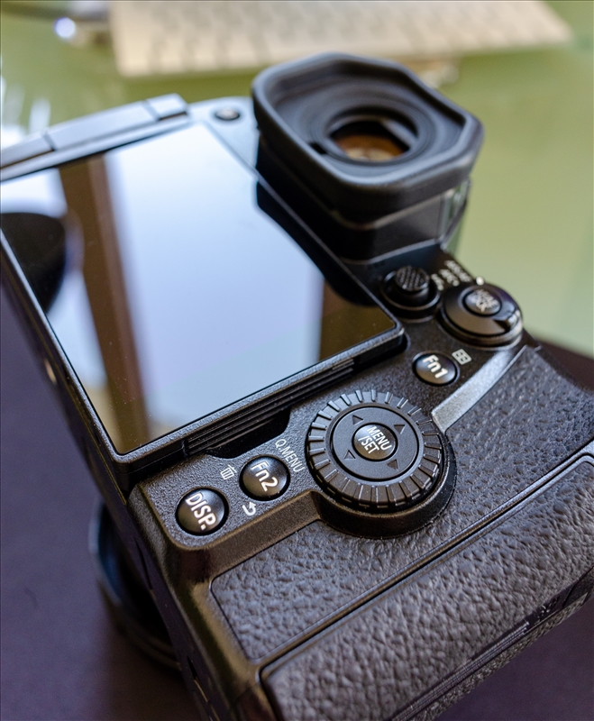 [VENDU] Panasonic Lumix G9 + Panasonic Leica DG 8-18mm f2,8-4,0 ASPH 76694