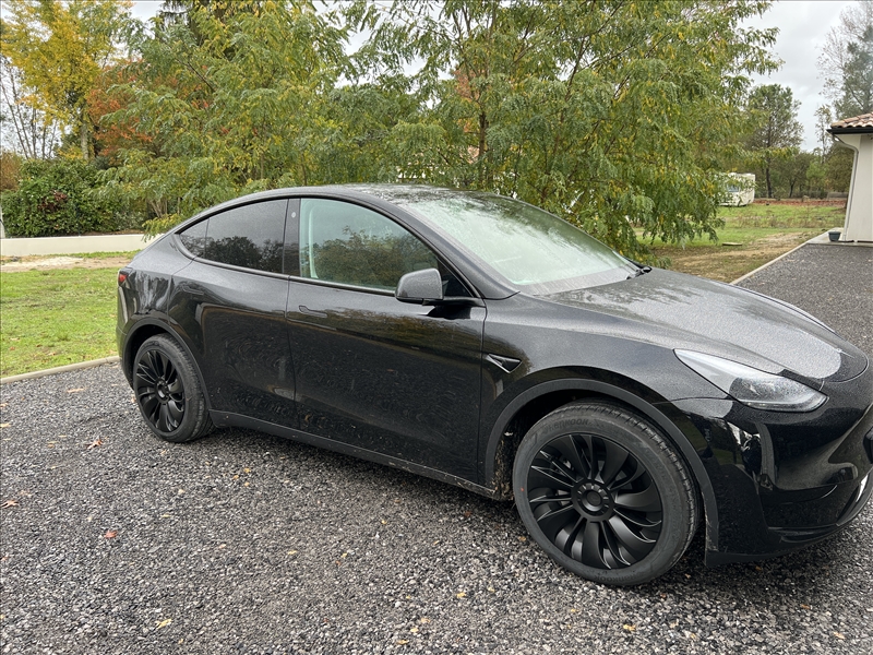 Enjoliveurs Aero noirs pour la Tesla Model Y – Shop4Tesla
