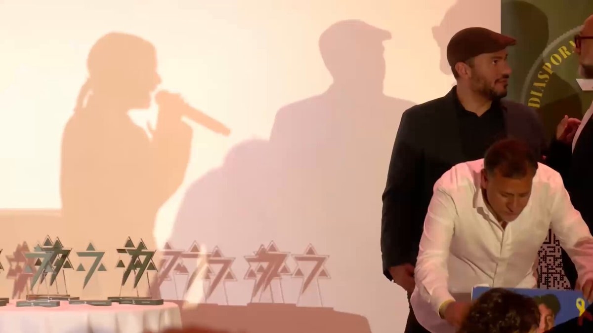https://rehost.diberie.com/Rehost?size=min&url=https://pbs.twimg.com/amplify_video_thumb/1928546368513089536/img/XipHRAXssKkEj5_0.jpg&hfr-url-data=https%3A%2F%2Fvideo.twimg.com%2Famplify_video%2F1928546368513089536%2Fvid%2Favc1%2F1920x1080%2F48S8uh7qAY7yX9lM.mp4&hfr-media-type=video%2Fmp4