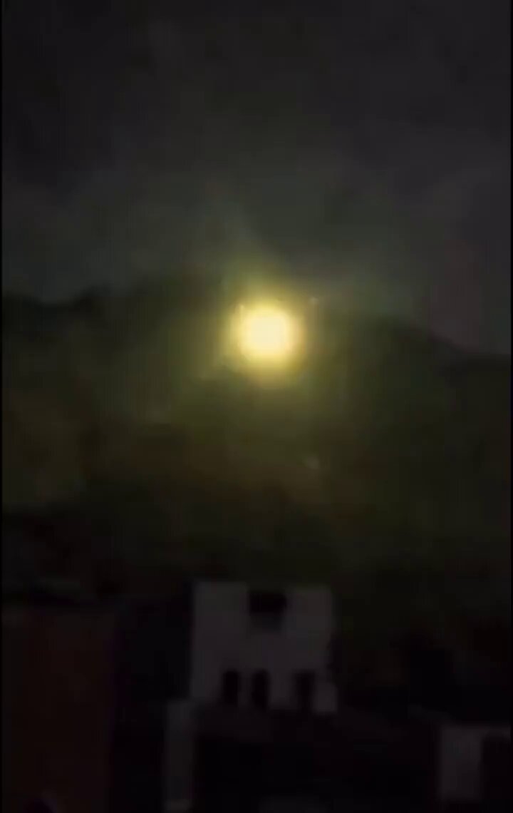 https://rehost.diberie.com/Rehost?size=min&url=https://pbs.twimg.com/ext_tw_video_thumb/2007354425166442504/pu/img/JCeZAEWwMsXcnq3v.jpg&hfr-url-data=https%3A%2F%2Fvideo.twimg.com%2Fext_tw_video%2F2007354425166442504%2Fpu%2Fvid%2Favc1%2F720x1140%2FpdGQ2Iv_rlZ--1hM.mp4&hfr-media-type=video%2Fmp4