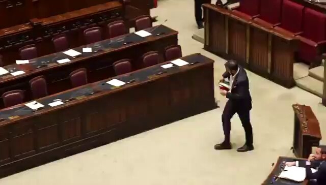 https://rehost.diberie.com/Rehost?size=min&url=https://pbs.twimg.com/amplify_video_thumb/1800998485283491843/img/5QLmKZHjFoP1OYai.jpg&hfr-url-data=https%3A%2F%2Fvideo.twimg.com%2Famplify_video%2F1800998485283491843%2Fvid%2Favc1%2F640x364%2F_ZMRWWHaKru98KJI.mp4%3Ftag%3D16&hfr-media-type=video%2Fmp4