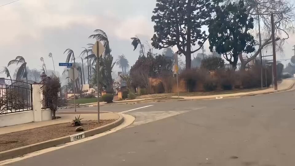 https://rehost.diberie.com/Rehost?size=min&url=https://pbs.twimg.com/amplify_video_thumb/1877144732259745792/img/rChTHBikxWw443Fr.jpg&hfr-url-data=https%3A%2F%2Fvideo.twimg.com%2Famplify_video%2F1877144732259745792%2Fvid%2Favc1%2F960x540%2FK39Ev4vDP2nT6qZJ.mp4%3Ftag%3D16&hfr-media-type=video%2Fmp4