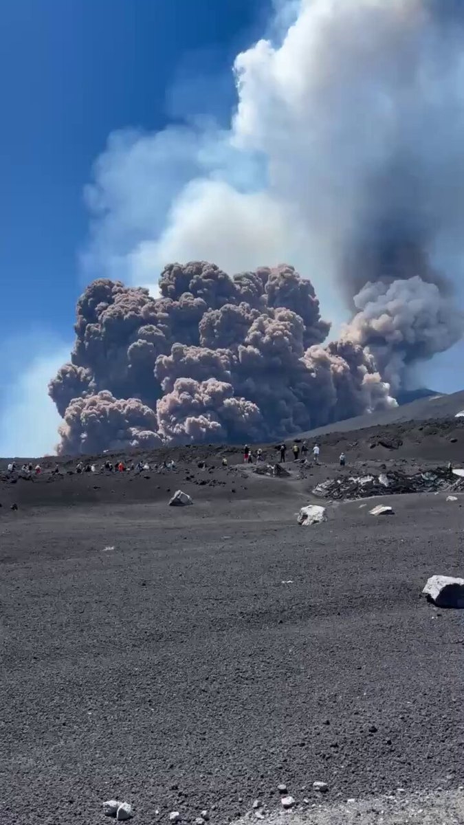 https://rehost.diberie.com/Rehost?size=min&url=https://pbs.twimg.com/amplify_video_thumb/1929475531549945856/img/HI7dVsufWJaslKQK.jpg&hfr-url-data=https%3A%2F%2Fvideo.twimg.com%2Famplify_video%2F1929475531549945856%2Fvid%2Favc1%2F720x1280%2FiMNvR6wcXWg0fdPg.mp4%3Ftag%3D14&hfr-media-type=video%2Fmp4