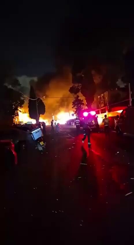 https://rehost.diberie.com/Rehost?size=min&url=https://pbs.twimg.com/ext_tw_video_thumb/1934322296698949632/pu/img/KKAsGVLPsfHH3lVe.jpg&hfr-url-data=https%3A%2F%2Fvideo.twimg.com%2Fext_tw_video%2F1934322296698949632%2Fpu%2Fvid%2Favc1%2F464x848%2FjudmRp4dAxOI5tYU.mp4%3Ftag%3D12&hfr-media-type=video%2Fmp4