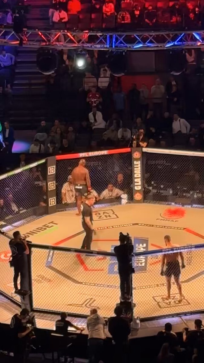 https://rehost.diberie.com/Rehost?size=min&url=https://pbs.twimg.com/ext_tw_video_thumb/1765811377229217792/pu/img/8WGVDBVjapnElu82.jpg&hfr-url-data=https%3A%2F%2Fvideo.twimg.com%2Fext_tw_video%2F1765811377229217792%2Fpu%2Fvid%2Favc1%2F720x1280%2FU4SzK4TmOAPb3hKG.mp4%3Ftag%3D12