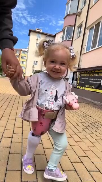 https://rehost.diberie.com/Rehost?size=min&url=https://pbs.twimg.com/ext_tw_video_thumb/1801627588508405761/pu/img/2pxsQMxtZxyURMmd.jpg&hfr-url-data=https%3A%2F%2Fvideo.twimg.com%2Fext_tw_video%2F1801627588508405761%2Fpu%2Fvid%2Favc1%2F360x640%2FsQ3UOpa-CMvzmVd3.mp4%3Ftag%3D12