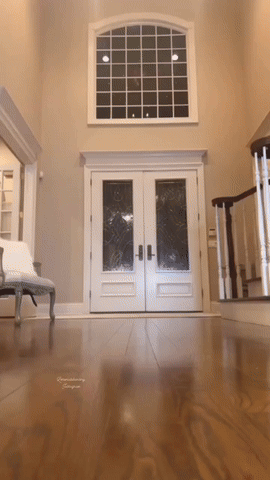 20250817-192419-847d5ed8-2b3a-43e2-97b5-555760a49405.0.pic.gif