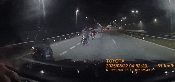 https://rehost.diberie.com/Uploads/0/20250911-092248-3e2e1bc1-7b7a-42f6-91f4-ffd64cb6a974.0.pic.gif