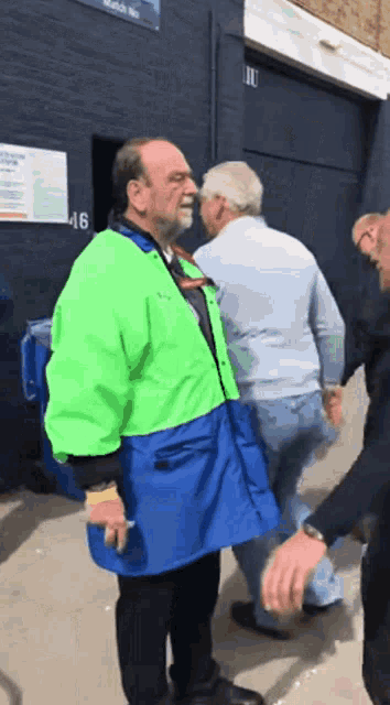 https://rehost.diberie.com/Uploads/0/20250926-190132-af13ed5b-c987-4f7e-a238-ffe58c47b7ca.0.pic.gif