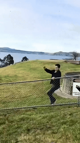 https://rehost.diberie.com/Uploads/0/20250928-131330-c7f8b579-9778-4146-ac78-453046b5f002.0.pic.gif