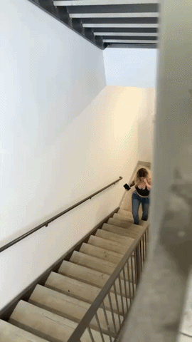 https://rehost.diberie.com/Uploads/384/20260621-131632-250f7d99-15af-4649-ac37-5d59e52d0b97.384.pic.gif